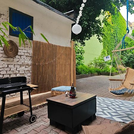 Vintage Room With Garden View Bratislava Exterior photo