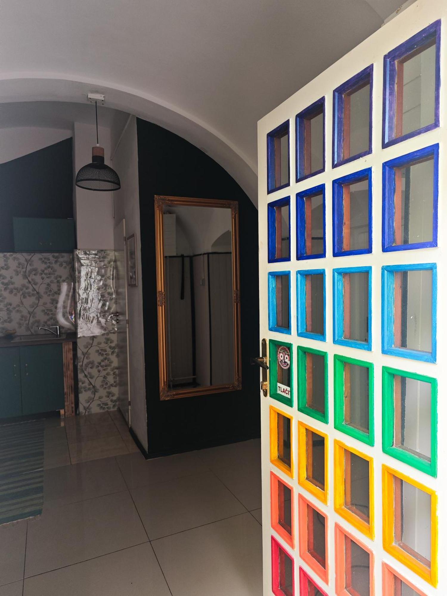 Vintage Room With Garden View Bratislava Exterior photo
