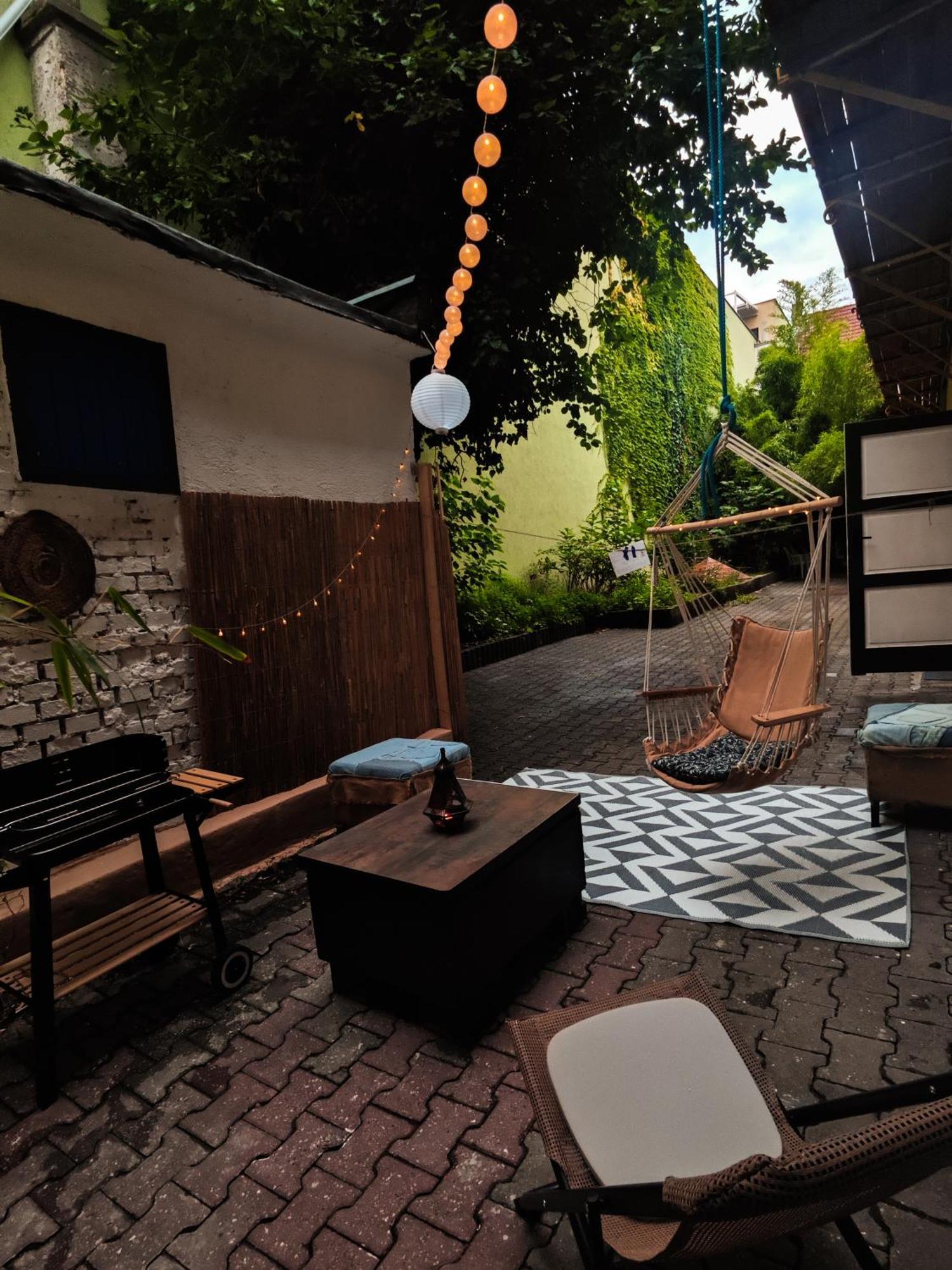 Vintage Room With Garden View Bratislava Exterior photo